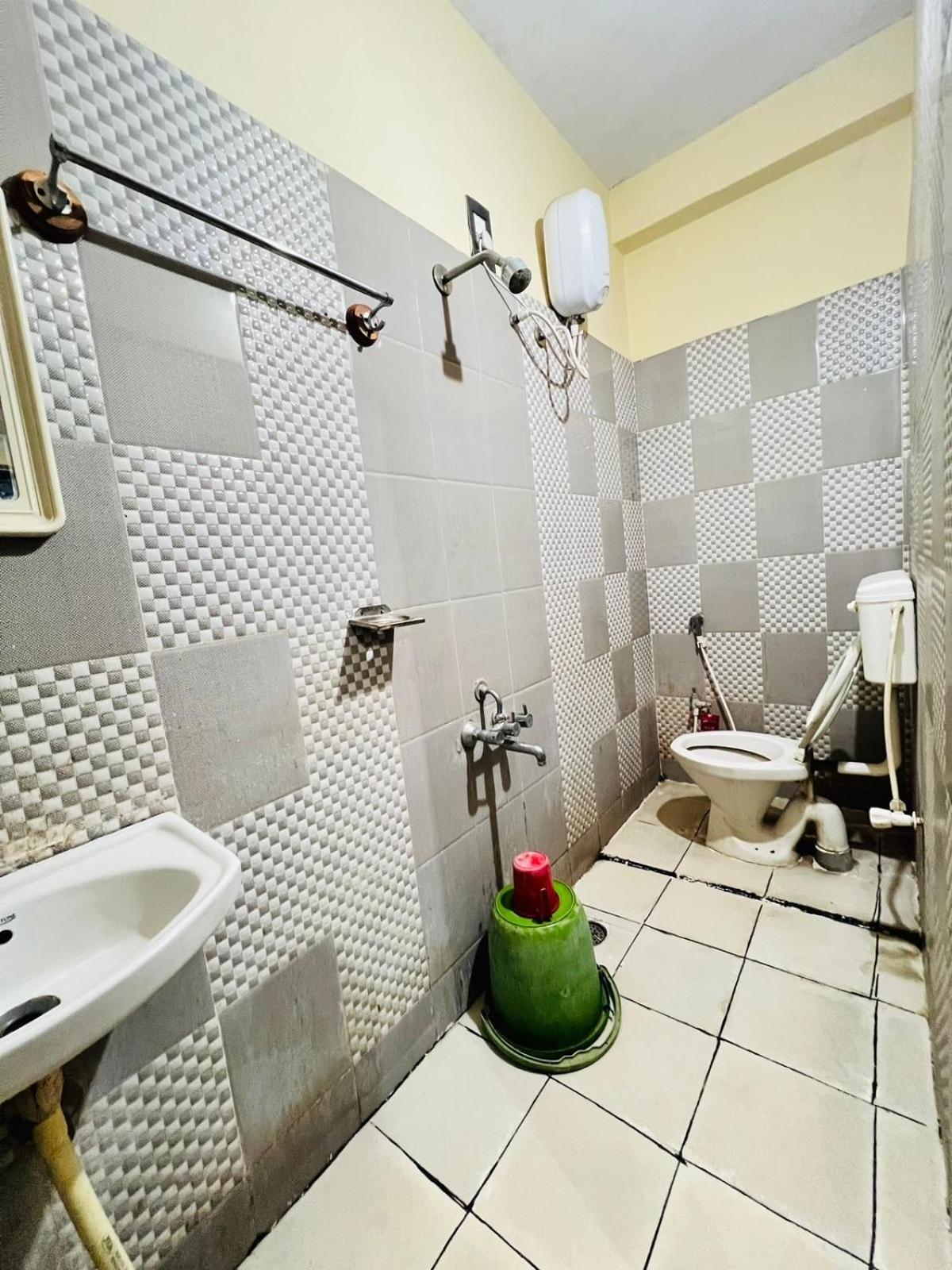 Hk Residency Hotell Mysore Eksteriør bilde