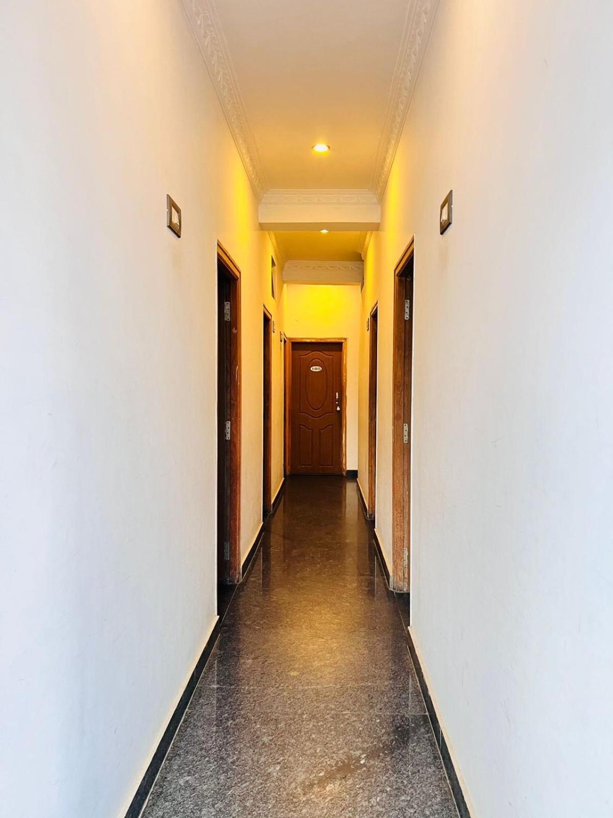 Hk Residency Hotell Mysore Eksteriør bilde